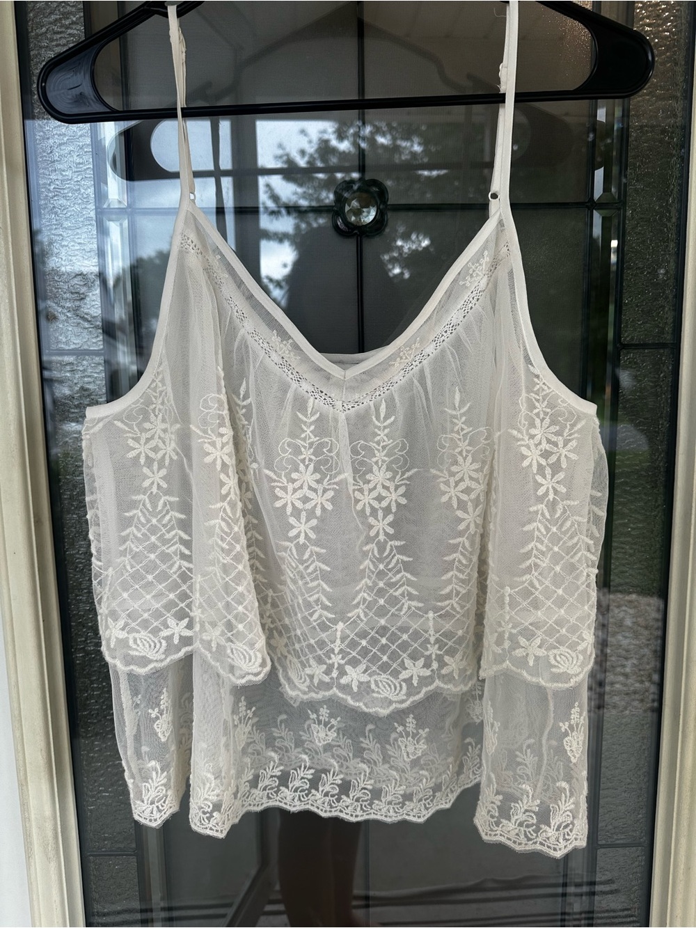 Delicate American Eagle White Embroidered Lace Cami Top